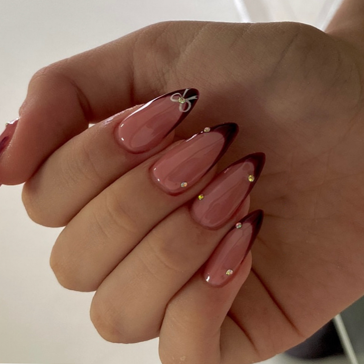 24개 레트로 와인 레드 프렌치 아몬드 모양 인조 손톱 - Nail Art Simple 리뷰 및 가격