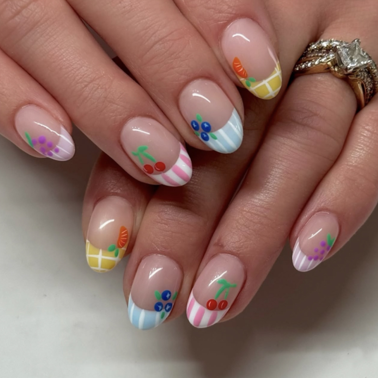 24Pcs 간단한 아몬드 손톱 팁 신선한 다채로운 꽃  - Nail Art Flower 리뷰 및 가격